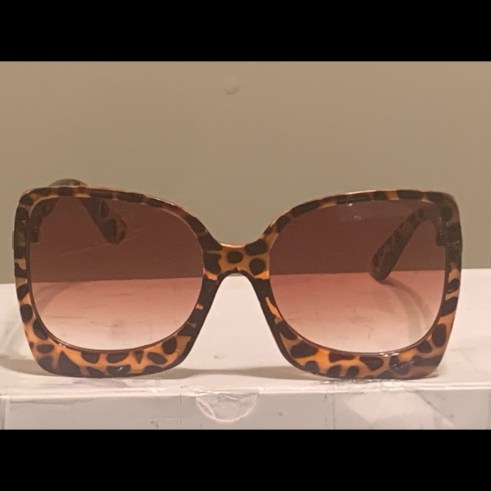 Leopard print sunglasses